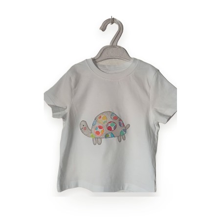 Camiseta infantil con tortuga de tela aplicada