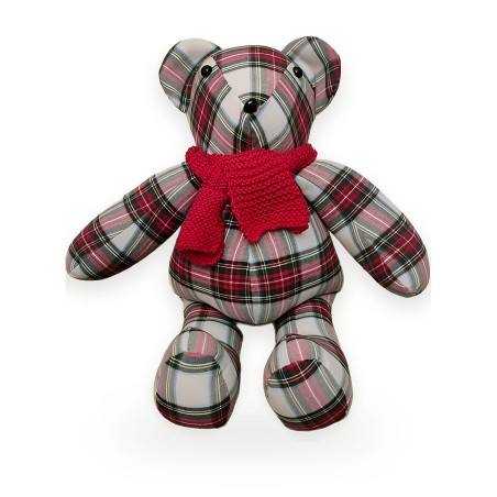 Oso de peluche de tela escocesa con bufanda de punto